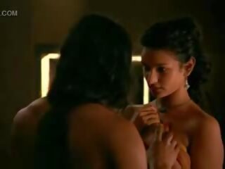 Indisch actrice indira verma heeft haar naakt bips likte in video-